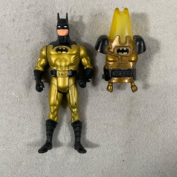 Vintage 1990 Batman DC Comic Kenner Gold Suit Action Figure W/ Helmet - Picture 3 of 6